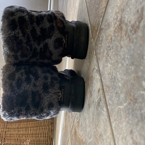 Kids Ugg boots - Picture 4 of 8